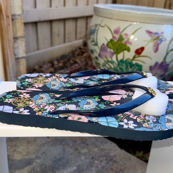 Tory Burch Floral Blue and Pink Flip Flops Sandals Size 9 NEW - Picture 4 of 6